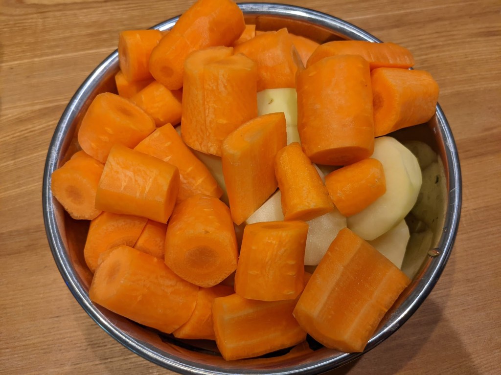 大量のにんじんとじゃがいも